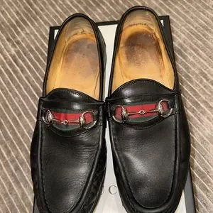 GUCCI LOAFERS WITH SIGNATURE BUCKLE DETAIL WITH BOX SIZE 9 GUCCI Horsebit-embellished leather loafers | NET-A-PORTER main image 4